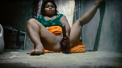 Village bhabhi brinjal se chut ki rasila maal nikal diya in indian porn mms